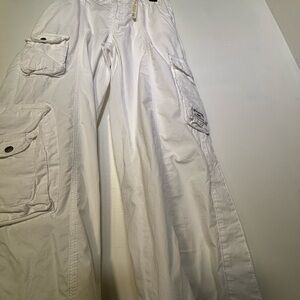 Women Urban Outfitters White Cargo Pants Size small